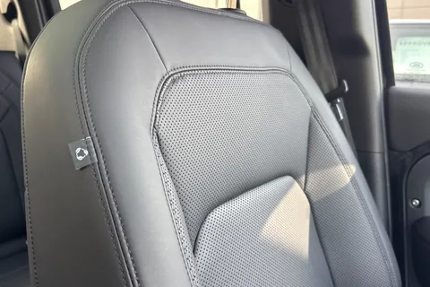 KM74NBN Land Rover Defender 130 3.0 D350 Outbound 5dr Thumbnail #46