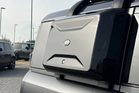 KM74NBN Land Rover Defender 130 3.0 D350 Outbound 5dr Thumbnail #49