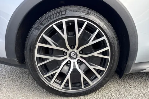 LN22XBC Porsche Taycan Performance Plus 93.4kWh 4 Cross Turismo Auto 4WD 5dr (11kW Charger) Thumbnail #14