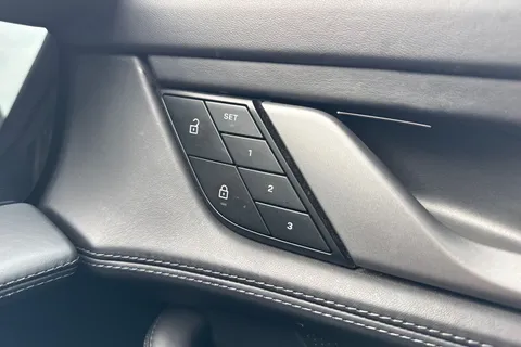 LN22XBC Porsche Taycan Performance Plus 93.4kWh 4 Cross Turismo Auto 4WD 5dr (11kW Charger) Thumbnail #43