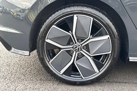 MJ75YJW Volkswagen Golf 1.5 eTSI 150 R-Line 5dr DSG **18' LEEDS + PAN ROOF** Thumbnail #10