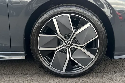 MJ75YJW Volkswagen Golf 1.5 eTSI 150 R-Line 5dr DSG **18' LEEDS + PAN ROOF** Thumbnail #11