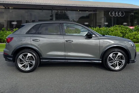 DP22TKO Audi Q3 Black Edition 40 TFSI quattro 190 PS S tronic Thumbnail #4