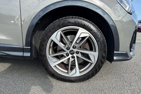 DP22TKO Audi Q3 Black Edition 40 TFSI quattro 190 PS S tronic Thumbnail #10