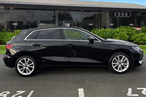 RV25PFU Audi A3 Sport 40 TFSI e 204 PS S tronic Thumbnail #4