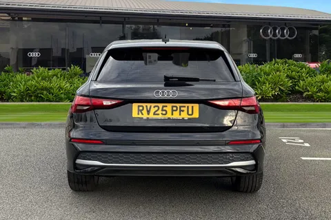 RV25PFU Audi A3 Sport 40 TFSI e 204 PS S tronic Thumbnail #5