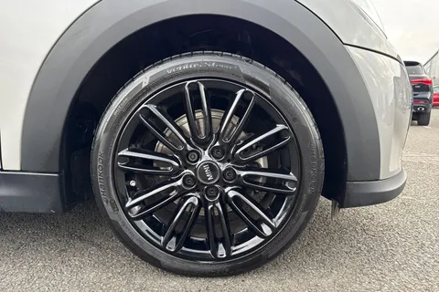 10 of 67 for Mini Cooper Exclusive Auto 1.5 Cooper Exclusive Steptronic Euro 6 (s/s) 2dr