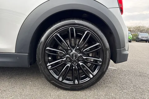 13 of 67 for Mini Cooper Exclusive Auto 1.5 Cooper Exclusive Steptronic Euro 6 (s/s) 2dr