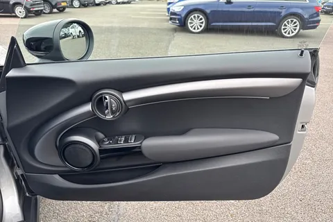 21 of 67 for Mini Cooper Exclusive Auto 1.5 Cooper Exclusive Steptronic Euro 6 (s/s) 2dr