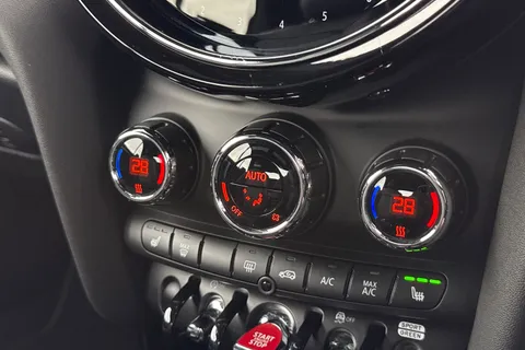 22 of 67 for Mini Cooper Exclusive Auto 1.5 Cooper Exclusive Steptronic Euro 6 (s/s) 2dr