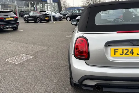 32 of 67 for Mini Cooper Exclusive Auto 1.5 Cooper Exclusive Steptronic Euro 6 (s/s) 2dr