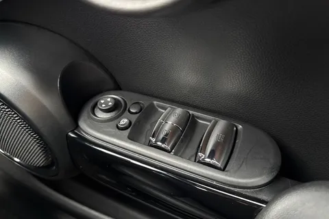 39 of 67 for Mini Cooper Exclusive Auto 1.5 Cooper Exclusive Steptronic Euro 6 (s/s) 2dr