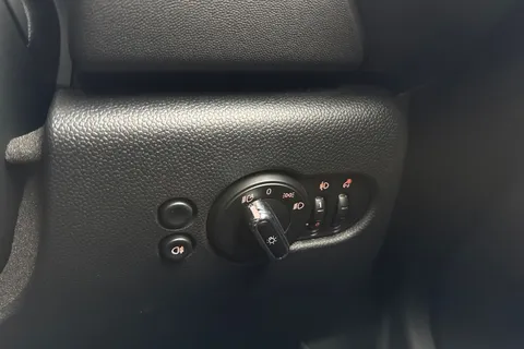 41 of 67 for Mini Cooper Exclusive Auto 1.5 Cooper Exclusive Steptronic Euro 6 (s/s) 2dr