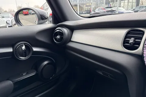 61 of 67 for Mini Cooper Exclusive Auto 1.5 Cooper Exclusive Steptronic Euro 6 (s/s) 2dr