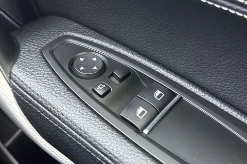 YG70PBV BMW 2 Series 3.0 M240i GPF Auto Euro 6 (s/s) 2dr Thumbnail #35