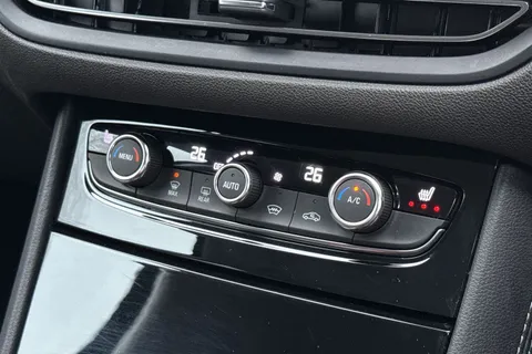 YW24HSE Vauxhall Grandland 1.2 Ultimate e-DCT Euro 6 (s/s) 5dr Thumbnail #21