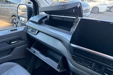 DG26CHD Volkswagen Transporter T32 Leighton Kombi Conversion Pro LWB 170 PS 2.0 TDI 8sp Automatic Thumbnail #32