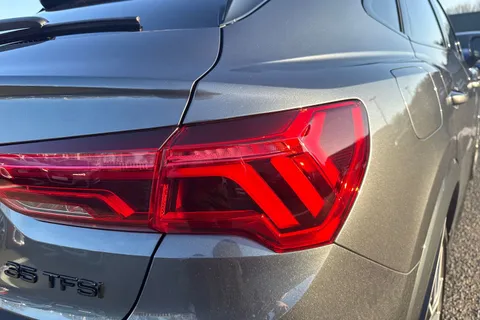 LS75XKH Audi Q3 Black Edition 35 TFSI  150 PS S tronic Thumbnail #8