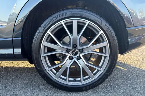 LS75XKH Audi Q3 Black Edition 35 TFSI  150 PS S tronic Thumbnail #11