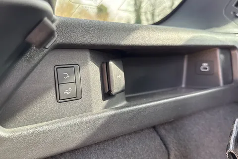 KR24PNX Land Rover Discovery Sport 2.0 D200 Dynamic HSE 5dr Thumbnail #29