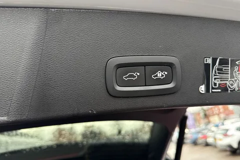 MX21VZA Volvo Xc40 1.5 T3 R-Design Pro Euro 6 (s/s) 5dr Thumbnail #31