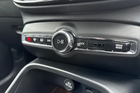 MX21VZA Volvo Xc40 1.5 T3 R-Design Pro Euro 6 (s/s) 5dr Thumbnail #45