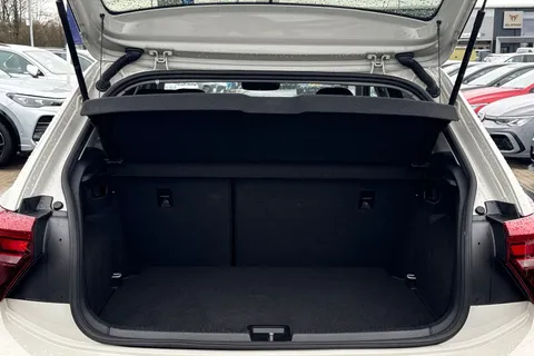 MK23NUM Volkswagen Polo 1.0 Life 5dr **REAR TINTS, REAR CAMERA** Thumbnail #7