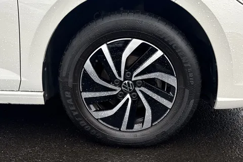 MK23NUM Volkswagen Polo 1.0 Life 5dr **REAR TINTS, REAR CAMERA** Thumbnail #11