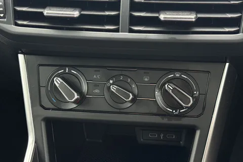 MK23NUM Volkswagen Polo 1.0 Life 5dr **REAR TINTS, REAR CAMERA** Thumbnail #22