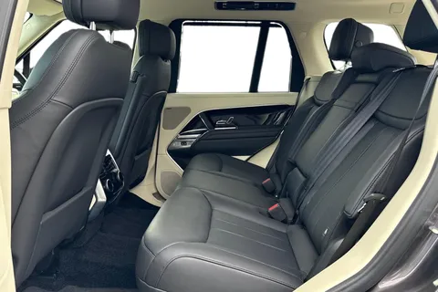 DV75XLO Land Rover Range Rover 3.0 D350 SE 5dr Thumbnail #5