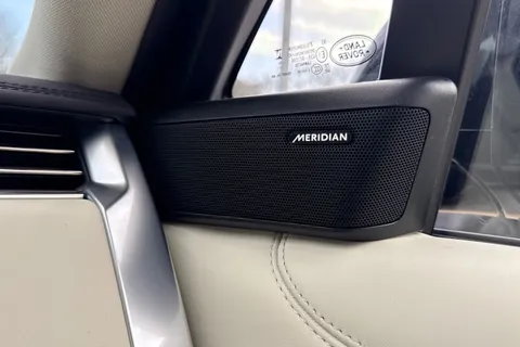 DV75XLO Land Rover Range Rover 3.0 D350 SE 5dr Thumbnail #25