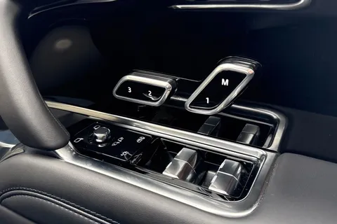 DV75XLO Land Rover Range Rover 3.0 D350 SE 5dr Thumbnail #26