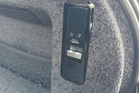 DV75XLO Land Rover Range Rover 3.0 D350 SE 5dr Thumbnail #28