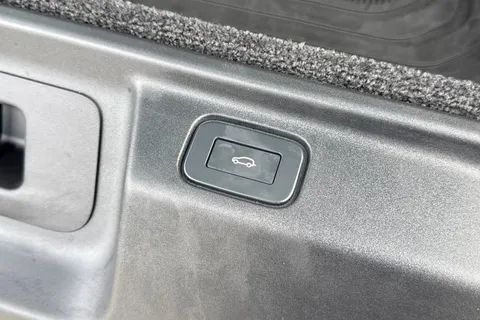 DV75XLO Land Rover Range Rover 3.0 D350 SE 5dr Thumbnail #32