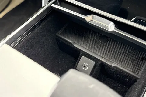 DV75XLO Land Rover Range Rover 3.0 D350 SE 5dr Thumbnail #46