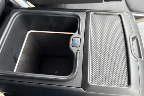 DV75XLO Land Rover Range Rover 3.0 D350 SE 5dr Thumbnail #47