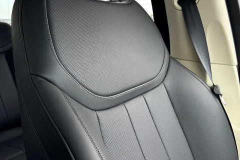 DV75XLO Land Rover Range Rover 3.0 D350 SE 5dr Thumbnail #48