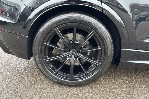 10 of 62 for Audi RS Q8 SUV 600 PS tiptronic