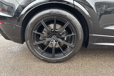 12 of 62 for Audi RS Q8 SUV 600 PS tiptronic