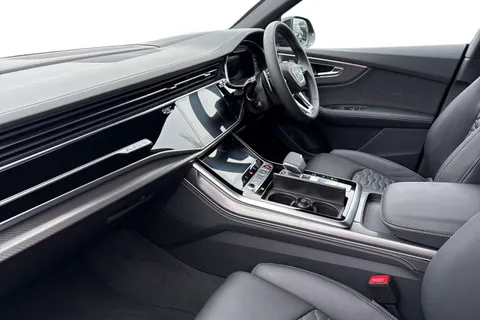 14 of 62 for Audi RS Q8 SUV 600 PS tiptronic