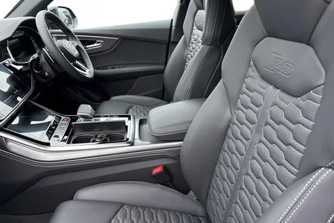 15 of 62 for Audi RS Q8 SUV 600 PS tiptronic