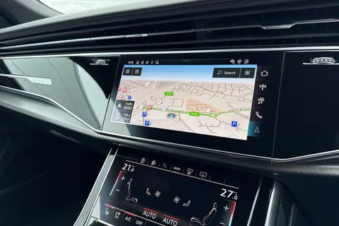 16 of 62 for Audi RS Q8 SUV 600 PS tiptronic