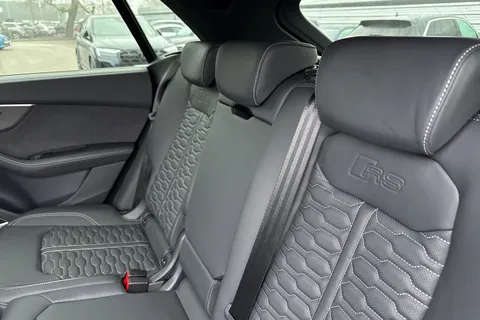 18 of 62 for Audi RS Q8 SUV 600 PS tiptronic