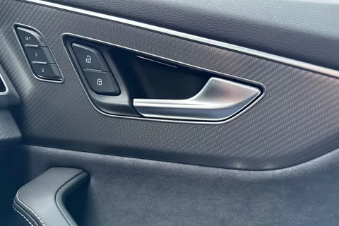 20 of 62 for Audi RS Q8 SUV 600 PS tiptronic