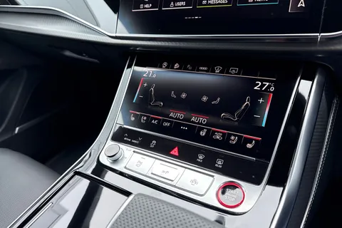 21 of 62 for Audi RS Q8 SUV 600 PS tiptronic