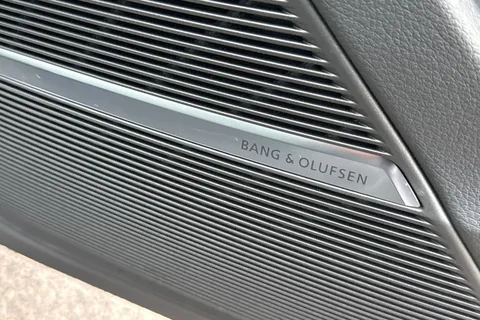 24 of 62 for Audi RS Q8 SUV 600 PS tiptronic