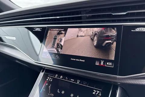 30 of 62 for Audi RS Q8 SUV 600 PS tiptronic