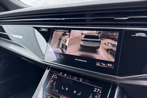 32 of 62 for Audi RS Q8 SUV 600 PS tiptronic