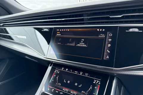 38 of 62 for Audi RS Q8 SUV 600 PS tiptronic