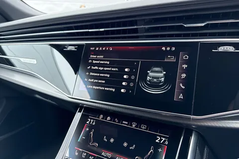 48 of 62 for Audi RS Q8 SUV 600 PS tiptronic